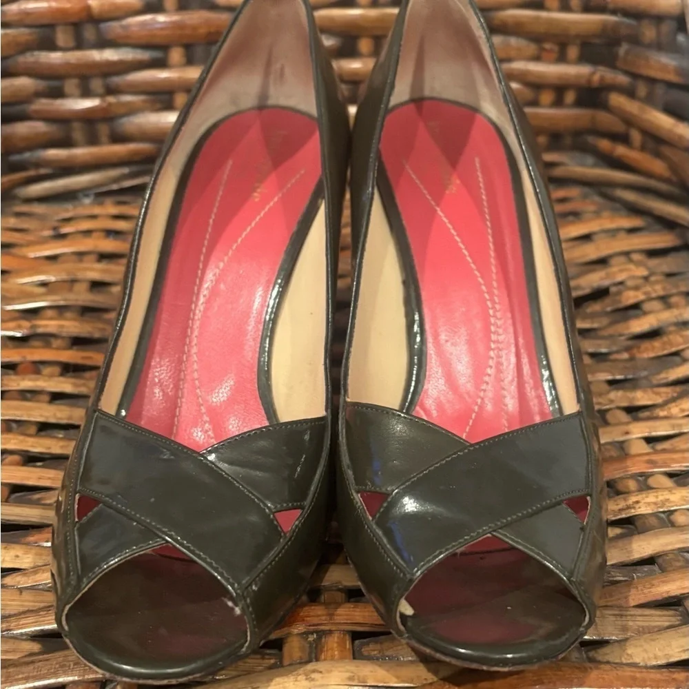 Kate Spade Dark Green Peep-Toe Heels in size 9.5 Made in Italy